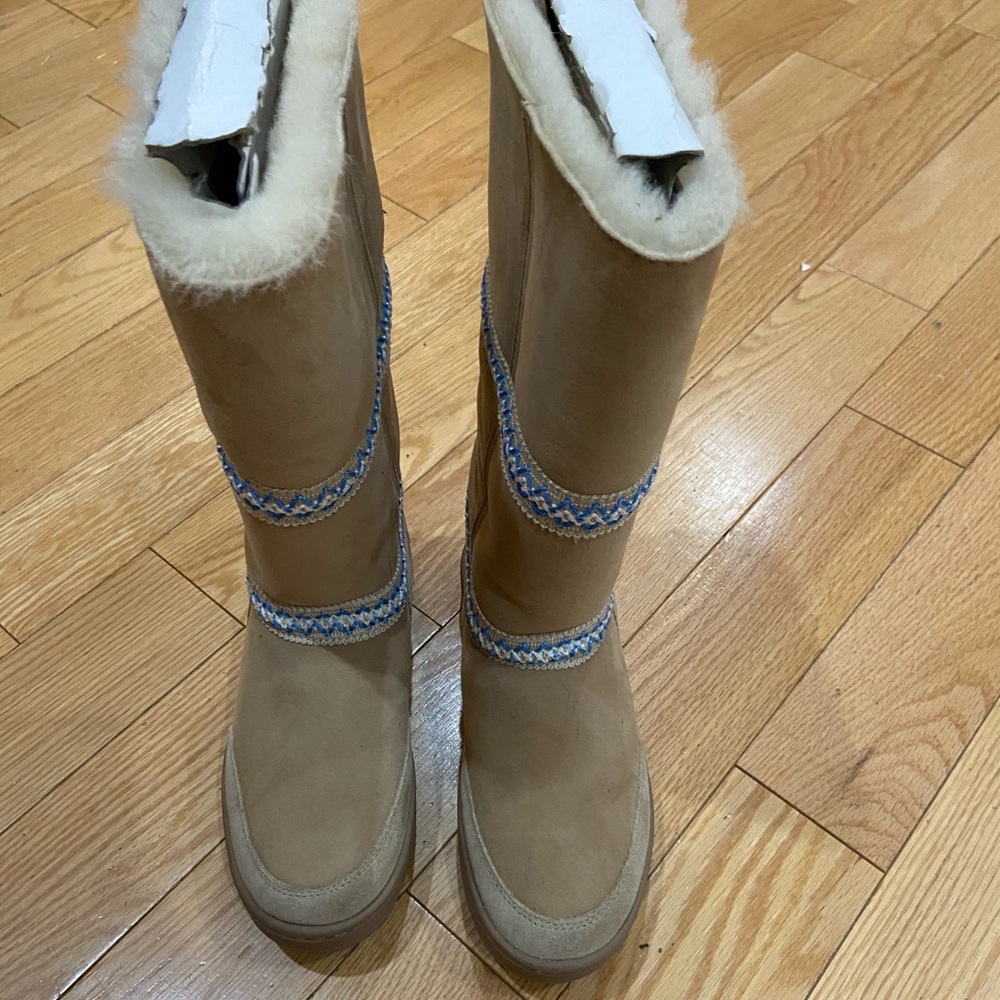 Ugg Girl’s  Sundance revival suede boot.